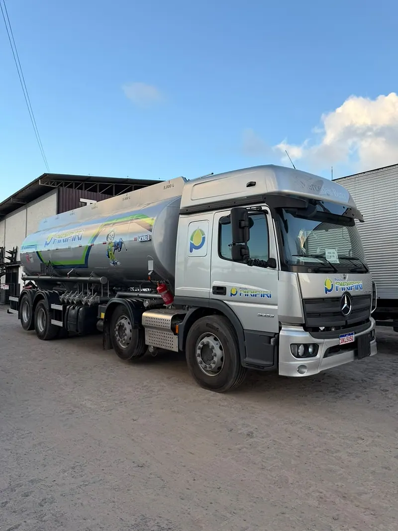 Caminhão-tanque entregue ao Posto Piripiri